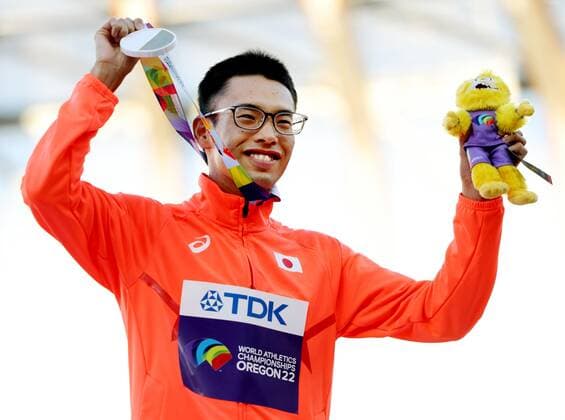 Athletics: World championships in Oregon Toshikazu Yamanishi of Japan celebrates after winning gold in the men s 20-kilometer race walk at the world athletics championships in Eugene, Oregon, on July 15, 2022, his second-straight world title. (Pool photo)  A14AA0001315131P