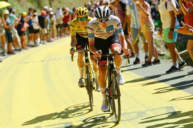 MENDE, FRANCE - JULY 16 : Pogacar Tadej (SLO) of UAE Team Emirates Vingegaard Jonas (DEN) of Team Jumbo-Visma during stage 14 of the 109th edition of the 2022 Tour de France cycling race, a stage of 195 kms with start in Saint-Etienne and finish in Mende on July 16, 2022 in Mende, France, 16 07 2022 ( Motordriver Kenny Verfaillie - Tour de France 2022 - Stage 14 PhotoNews Panoramic 