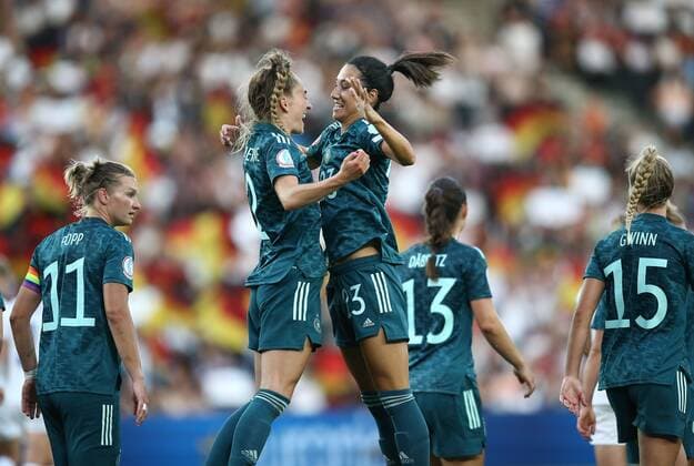 Mandatory Credit: Photo by Michael Zemanek Shutterstock (13031939o) Sophia Kleinherne of Germany icelebrates scoring the opening goal with team-mate Sara Doorsoun Finland v Germany, Womens UEFA European Championship, EM, Europameisterschaft Group B, Football, Stadium MK, Milton Keynes, UK - 16 Jul 2022 Finland v Germany, Womens UEFA European Championship, Group B, Football, Stadium MK, Milton Keynes, UK - 16 Jul 2022  Copyright: xMichaelxZemanek Shutterstockx 13031939o