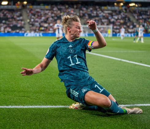 Alexandra Popp 11 Germany in action during the group match Finland Germany at the Womens European Championship on 16 07 2022 Bletchley Milton Keynes Stadium MK England