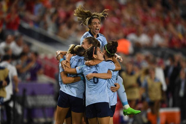 Bilder des Jahres 2022, Sport 07 Juli Sport Bilder des Tages Marta Cardona (Spain Women) celebrates after scoring his team s first goal during the Uefa Women s Euro England 2022 match between Denmark 0-1 Spain at Brentford Community Stadium on July 16 2022 in London England. Noxthirdxpartyxsales  (193683063)