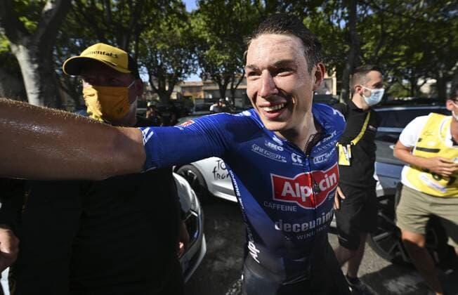 CARCASSONNE, FRANCE - JULY 17 : Philipsen Jasper (BEL) of Alpecin - Deceuninck celebrates the win during stage 15 of the 109th edition of the 2022 Tour de France cycling race, a stage of 200 kms with start in Rodez and finish in Carcassonne on July 17, 2022 in Carcassonne, France, 17 07 2022 ( Motordriver Kenny Verfaillie - Tour de France 2022 - Stage 15 PhotoNews Panoramic 