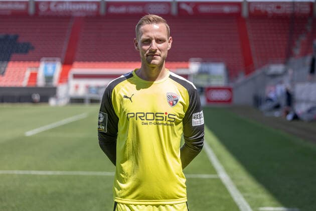 Goalkeeper Marius Funk 1, FCI FC Ingolstadt 04 3 Liga, Porträttermin 2022 2023, 3 Liga FC Ingolstadt 04 season 2022 2023