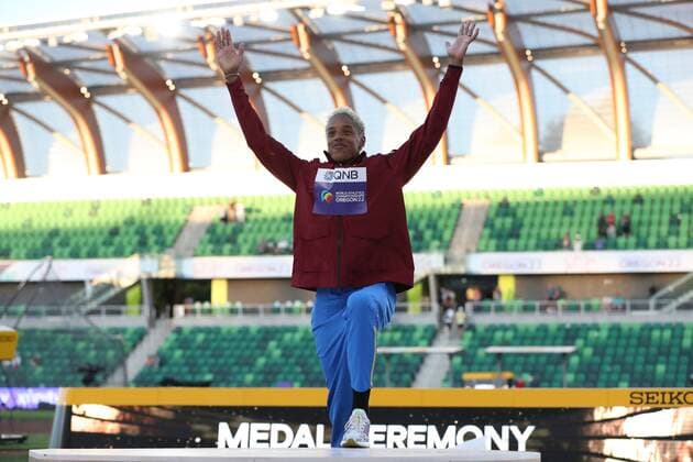 Mandatory Credit: Photo by Amanda Loman Shutterstock (13033002cp) Gold medalist, Yulimar Rojas, of Venezuela, during the medal ceremony for the women s triple jump 2022 World Athletics Championships, Day Four Hayward Field, Eugene, Oregon, USA - 18 Jul 2022 2022 World Athletics Championships, Day Four Hayward Field, Eugene, Oregon, USA - 18 Jul 2022 Copyright: xAmandaxLoman Shutterstockx 13033002cp