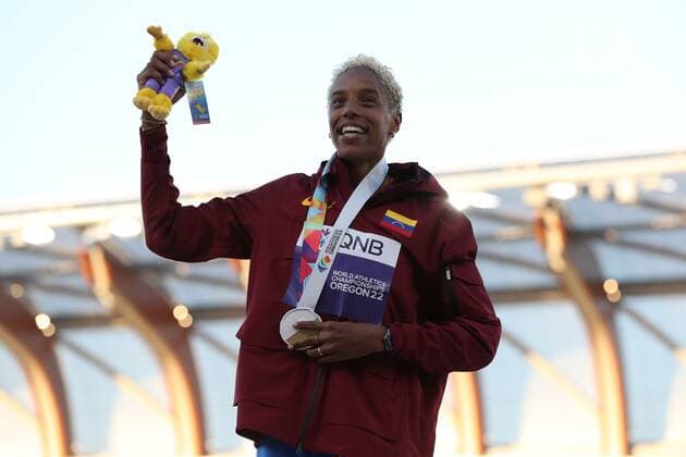 Mandatory Credit: Photo by Amanda Loman Shutterstock (13033002cu) Gold medalist, Yulimar Rojas, of Venezuela, during the medal ceremony for the women s triple jump 2022 World Athletics Championships, Day Four Hayward Field, Eugene, Oregon, USA - 18 Jul 2022 2022 World Athletics Championships, Day Four Hayward Field, Eugene, Oregon, USA - 18 Jul 2022 Copyright: xAmandaxLoman Shutterstockx 13033002cu