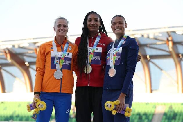Mandatory Credit: Photo by Amanda Loman Shutterstock (13033002dp) Silver medalist Anouk Vetter, of the Netherlands, gold medalist Nafissatou Thiam, of Belgium, and bronze medalist Anna Hall, of the United States, pose for a photo during the medal ceremony for the heptathlon 2022 World Athletics Championships, Day Four Hayward Field, Eugene, Oregon, USA - 18 Jul 2022 2022 World Athletics Championships, Day Four Hayward Field, Eugene, Oregon, USA - 18 Jul 2022 Copyright: xAmandaxLoman Shutterstockx 13033002dp