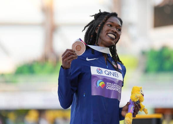 (220718) -- EUGENE, July 18, 2022 -- Bronze medalist Tori Franklin of the United States poses for photos during the awarding ceremony of women s triple jump at the World Athletics Championships Oregon22 in Eugene, Oregon, the United States, July 18, 2022. ) (SP)U.S.-EUGENE-ATHLETICS-WORLD CHAMPIONSHIPS-WOMEN S TRIPLE JUMP-AWARDING CEREMONY WangxYing 