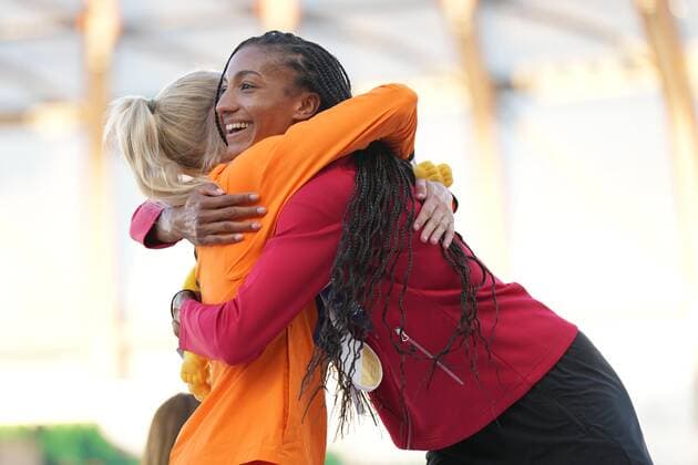 (220719) -- EUGENE, July 19, 2022 -- Gold medalist Nafissatou Thiam (R) of Belgium hugs with silver medalist Anouk Vetter of the Netherlands during the awarding ceremony of women s heptathlon at the World Athletics Championships Oregon22 in Eugene, Oregon, the United States, July 18, 2022. ) (SP)U.S.-EUGENE-ATHLETICS-WORLD CHAMPIONSHIPS-WOMEN S HEPTATHLON-AWARDING CEREMONY WangxYing 
