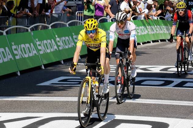 FOIX 19 07 2022 Cycling Tour de France 16 Stage from Carcassonne to Foix Stage 16 of Tour de France 2022 The Dane Jonas Vingegaard of Team Jumbo Visma crosses the finish line ahead of Tadej Pogacar and Geraint Thomas Photo Hans Martin Issler isslerimages 16 Stage Tour de France 2022