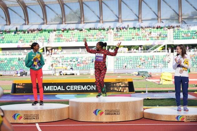(220720) -- EUGENE, July 20, 2022 -- Gold medalist Kenya s Faith Kipyegon (C) celebrates with silver medalist Gudaf Tsegay (L) of Ethiopia and bronze medalist Britain s Laura Muir during the awarding ceremony for women s 1500m at the World Athletics Championships Oregon22 in Eugene, Oregon, the United States, July 19, 2022. ) (SP)U.S.-EUGENE-ATHLETICS-WORLD CHAMPIONSHIPS-WOMEN S 1500M AWARDING CEREMONY WuxXiaoling 