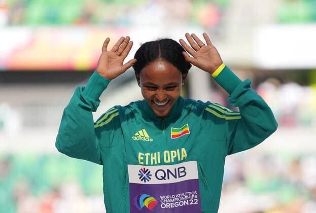 (220720) -- EUGENE, July 20, 2022 -- Silver medalist Gudaf Tsegay of Ethiopia celebrates during the awarding ceremony for women s 1500m at the World Athletics Championships Oregon22 in Eugene, Oregon, the United States, July 19, 2022. ) (SP)U.S.-EUGENE-ATHLETICS-WORLD CHAMPIONSHIPS-WOMEN S 1500M AWARDING CEREMONY WuxXiaoling 
