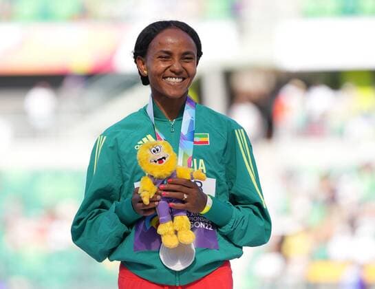 (220720) -- EUGENE, July 20, 2022 -- Silver medalist Gudaf Tsegay of Ethiopia celebrates during the awarding ceremony for women s 1500m at the World Athletics Championships Oregon22 in Eugene, Oregon, the United States, July 19, 2022. ) (SP)U.S.-EUGENE-ATHLETICS-WORLD CHAMPIONSHIPS-WOMEN S 1500M AWARDING CEREMONY WuxXiaoling 