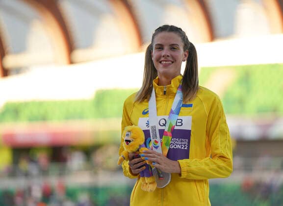 (220720) -- EUGENE, July 20, 2022 -- Silver medalist Yaroslava Mahuchikh of Ukraine attends the women s high jump awarding ceremony at the World Athletics Championships Oregon22 in Eugene, Oregon, the United States, July 19, 2022. ) (SP)U.S.-EUGENE-ATHLETICS-WORLD CHAMPIONSHIPS-WOMEN S HIGH JUMP-AWARDING CEREMONY WangxYing 