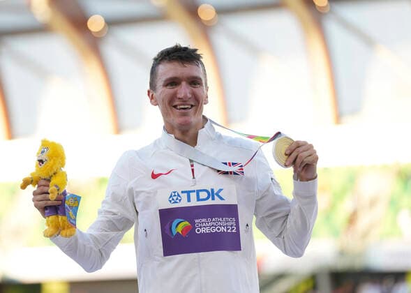 (220720) -- EUGENE, July 20, 2022 -- Gold medalist Jake Wightman of Britain celebrates during the men s 1500m awarding ceremony at the World Athletics Championships Oregon22 in Eugene, Oregon, the United States, July 19, 2022. ) (SP)U.S.-EUGENE-ATHLETICS-WORLD CHAMPIONSHIPS-MEN S 1500M-AWARDING CEREMONY WangxYing 