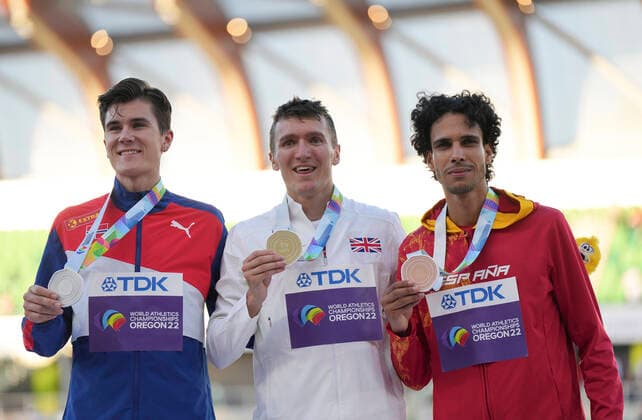 (220720) -- EUGENE, July 20, 2022 -- Gold medalist Jake Wightman (C) of Britain, silver medalist Jakob Ingebrigtsen (L) of Norway and bronze medalist Mohamed Katir of Spain attend the men s 1500m awarding ceremony at the World Athletics Championships Oregon22 in Eugene, Oregon, the United States, July 19, 2022. ) (SP)U.S.-EUGENE-ATHLETICS-WORLD CHAMPIONSHIPS-MEN S 1500M-AWARDING CEREMONY WangxYing 