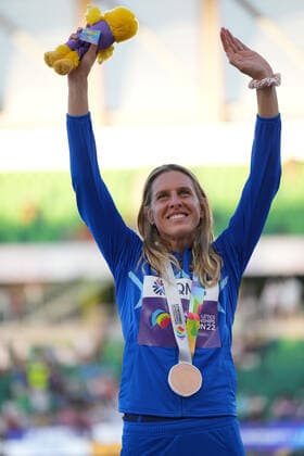 (220720) -- EUGENE, July 20, 2022 -- Bronze medalist Elena Vallortigara of Italy celebrates during the women s high jump awarding ceremony at the World Athletics Championships Oregon22 in Eugene, Oregon, the United States, July 19, 2022. ) (SP)U.S.-EUGENE-ATHLETICS-WORLD CHAMPIONSHIPS-WOMEN S HIGH JUMP-AWARDING CEREMONY WangxYing 