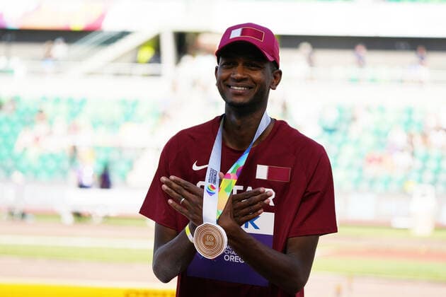 World Championships 2022 Oregon , Eugene USA, World Athletics, athletics, track and field, World athletics Championships 2022Oregon Athletics World Championships 2022 Oregon 15 07 24 07 2022, Hayward field Eugene, Oregon, high jump award ceremony Mutaz Essa Barshim Qatar with gold medal
