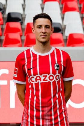 Keven Schlotterbeck SC Freiburg, 31 SC Freiburg, 1 Bundesliga, Portraittermin 2022 2022, 20 07 2022 DFB DFL REGULATIONS PROHIBIT ANY USE OF PHOTOGRAPHS AS IMAGE SEQUENCES AND OR QUASI VIDEO SC Freiburg, 1 Bundesliga, Portraittermin 2022 2023, 20 07 2022 Freiburg Copyright: xEibner-Pressefoto RogerxBuerkex EP_EER