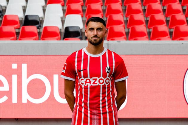 Vincenzo Grifo SC Freiburg, 32 SC Freiburg, 1 Bundesliga, Portraittermin 2022 2022, 20 07 2022 DFB DFL REGULATIONS PROHIBIT ANY USE OF PHOTOGRAPHS AS IMAGE SEQUENCES AND OR QUASI VIDEO SC Freiburg, 1 Bundesliga, Portraittermin 2022 2023, 20 07 2022 Freiburg Copyright: xEibner-Pressefoto RogerxBuerkex EP_EER