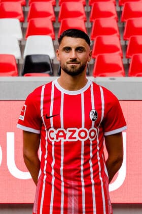 Vincenzo Grifo SC Freiburg, 32 SC Freiburg, 1 Bundesliga, Portraittermin 2022 2022, 20 07 2022 DFB DFL REGULATIONS PROHIBIT ANY USE OF PHOTOGRAPHS AS IMAGE SEQUENCES AND OR QUASI VIDEO SC Freiburg, 1 Bundesliga, Portraittermin 2022 2023, 20 07 2022 Freiburg Copyright: xEibner-Pressefoto RogerxBuerkex EP_EER