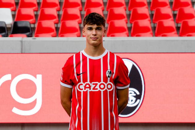 Noah Weisshaupt SC Freiburg, 33 SC Freiburg, 1 Bundesliga, Portraittermin 2022 2022, 20 07 2022 DFB DFL REGULATIONS PROHIBIT ANY USE OF PHOTOGRAPHS AS IMAGE SEQUENCES AND OR QUASI VIDEO SC Freiburg, 1 Bundesliga, Portraittermin 2022 2023, 20 07 2022 Freiburg Copyright: xEibner-Pressefoto RogerxBuerkex EP_EER