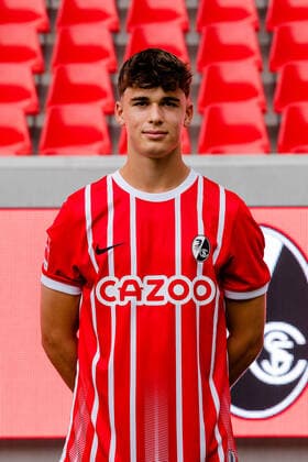 Noah Weisshaupt SC Freiburg, 33 SC Freiburg, 1 Bundesliga, Portraittermin 2022 2022, 20 07 2022 DFB DFL REGULATIONS PROHIBIT ANY USE OF PHOTOGRAPHS AS IMAGE SEQUENCES AND OR QUASI VIDEO SC Freiburg, 1 Bundesliga, Portraittermin 2022 2023, 20 07 2022 Freiburg Copyright: xEibner-Pressefoto RogerxBuerkex EP_EER