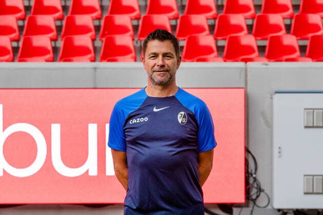 Stefan Spohn Bus driver SC Freiburg, 1 Bundesliga, Portraittermin 2022 2022, 20 07 2022 DFB DFL REGULATIONS PROHIBIT ANY USE OF PHOTOGRAPHS AS IMAGE SEQUENCES AND OR QUASI VIDEO SC Freiburg, 1 Bundesliga, Portraittermin 2022 2023, 20 07 2022 Freiburg Copyright: xEibner-Pressefoto RogerxBuerkex EP_EER