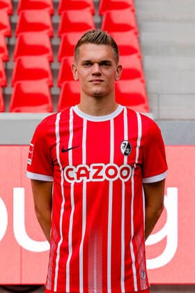 Matthias Ginter SC Freiburg 28 SC Freiburg, 1 Bundesliga, Portraittermin 2022 2022, 20 07 2022 DFB DFL REGULATIONS PROHIBIT ANY USE OF PHOTOGRAPHS AS IMAGE SEQUENCES AND OR QUASI VIDEO SC Freiburg, 1 Bundesliga, Portraittermin 2022 2023, 20 07 2022 Freiburg Copyright: xEibner-Pressefoto RogerxBuerkex EP_EER