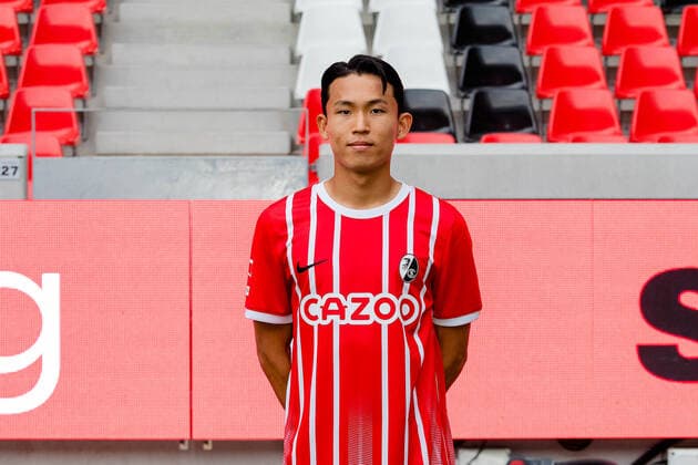 Wooyeong Jeong SC Freiburg, 29 SC Freiburg, 1 Bundesliga, Portraittermin 2022 2022, 20 07 2022 DFB DFL REGULATIONS PROHIBIT ANY USE OF PHOTOGRAPHS AS IMAGE SEQUENCES AND OR QUASI VIDEO SC Freiburg, 1 Bundesliga, Portraittermin 2022 2023, 20 07 2022 Freiburg Copyright: xEibner-Pressefoto RogerxBuerkex EP_EER
