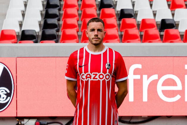 Christian Guenter SC Freiburg 30 SC Freiburg, 1 Bundesliga, Portraittermin 2022 2022, 20 07 2022 DFB DFL REGULATIONS PROHIBIT ANY USE OF PHOTOGRAPHS AS IMAGE SEQUENCES AND OR QUASI VIDEO SC Freiburg, 1 Bundesliga, Portraittermin 2022 2023, 20 07 2022 Freiburg Copyright: xEibner-Pressefoto RogerxBuerkex EP_EER