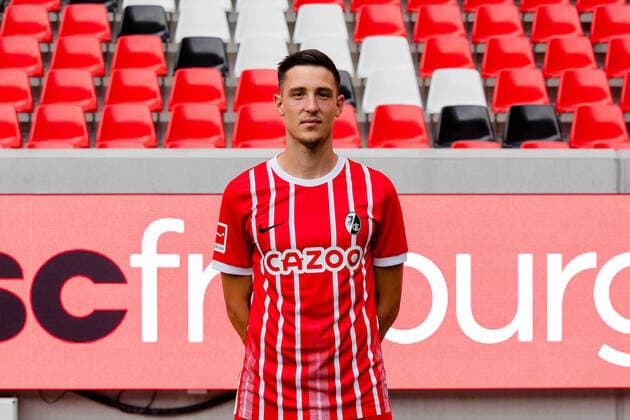 Keven Schlotterbeck SC Freiburg, 31 SC Freiburg, 1 Bundesliga, Portraittermin 2022 2022, 20 07 2022 DFB DFL REGULATIONS PROHIBIT ANY USE OF PHOTOGRAPHS AS IMAGE SEQUENCES AND OR QUASI VIDEO SC Freiburg, 1 Bundesliga, Portraittermin 2022 2023, 20 07 2022 Freiburg Copyright: xEibner-Pressefoto RogerxBuerkex EP_EER