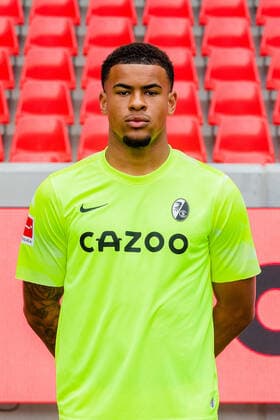 Noah Atubolu SC Freiburg, 21 SC Freiburg, 1 Bundesliga, Portraittermin 2022 2022, 20 07 2022 DFB DFL REGULATIONS PROHIBIT ANY USE OF PHOTOGRAPHS AS IMAGE SEQUENCES AND OR QUASI VIDEO SC Freiburg, 1 Bundesliga, Portraittermin 2022 2023, 20 07 2022 Freiburg Copyright: xEibner-Pressefoto RogerxBuerkex EP_EER