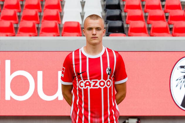 Hugo Siquet SC Freiburg, 02 SC Freiburg, 1 Bundesliga, Portraittermin 2022 2022, 20 07 2022 DFB DFL REGULATIONS PROHIBIT ANY USE OF PHOTOGRAPHS AS IMAGE SEQUENCES AND OR QUASI VIDEO SC Freiburg, 1 Bundesliga, Portraittermin 2022 2023, 20 07 2022 Freiburg Copyright: xEibner-Pressefoto RogerxBuerkex EP_EER