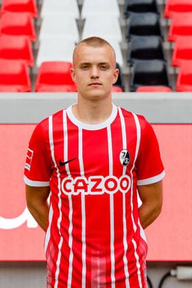 Hugo Siquet SC Freiburg, 02 SC Freiburg, 1 Bundesliga, Portraittermin 2022 2022, 20 07 2022 DFB DFL REGULATIONS PROHIBIT ANY USE OF PHOTOGRAPHS AS IMAGE SEQUENCES AND OR QUASI VIDEO SC Freiburg, 1 Bundesliga, Portraittermin 2022 2023, 20 07 2022 Freiburg Copyright: xEibner-Pressefoto RogerxBuerkex EP_EER