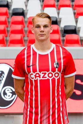 Philipp Lienhart SC Freiburg, 03 SC Freiburg, 1 Bundesliga, Portraittermin 2022 2022, 20 07 2022 DFB DFL REGULATIONS PROHIBIT ANY USE OF PHOTOGRAPHS AS IMAGE SEQUENCES AND OR QUASI VIDEO SC Freiburg, 1 Bundesliga, Portraittermin 2022 2023, 20 07 2022 Freiburg Copyright: xEibner-Pressefoto RogerxBuerkex EP_EER