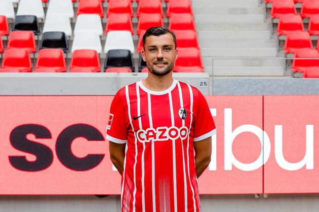Manuel Gulde SC Freiburg, 05 SC Freiburg, 1 Bundesliga, Portraittermin 2022 2022, 20 07 2022 DFB DFL REGULATIONS PROHIBIT ANY USE OF PHOTOGRAPHS AS IMAGE SEQUENCES AND OR QUASI VIDEO SC Freiburg, 1 Bundesliga, Portraittermin 2022 2023, 20 07 2022 Freiburg Copyright: xEibner-Pressefoto RogerxBuerkex EP_EER