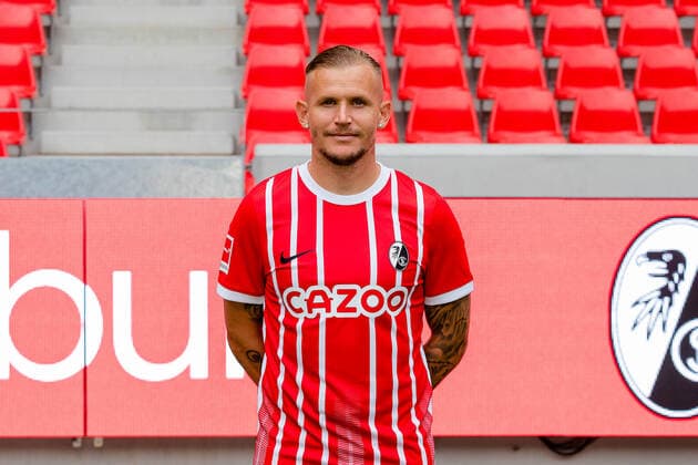 Jonathan Schmid SC Freiburg, 07 SC Freiburg, 1 Bundesliga, Portraittermin 2022 2022, 20 07 2022 DFB DFL REGULATIONS PROHIBIT ANY USE OF PHOTOGRAPHS AS IMAGE SEQUENCES AND OR QUASI VIDEO SC Freiburg, 1 Bundesliga, Portraittermin 2022 2023, 20 07 2022 Freiburg Copyright: xEibner-Pressefoto RogerxBuerkex EP_EER