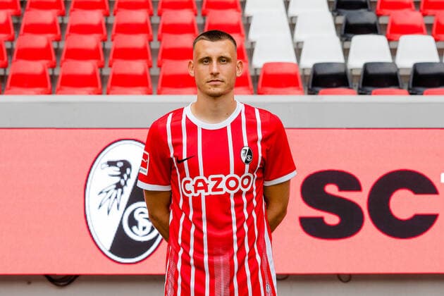 Maximilian Eggestein SC Freiburg, 08 SC Freiburg, 1 Bundesliga, Portraittermin 2022 2022, 20 07 2022 DFB DFL REGULATIONS PROHIBIT ANY USE OF PHOTOGRAPHS AS IMAGE SEQUENCES AND OR QUASI VIDEO SC Freiburg, 1 Bundesliga, Portraittermin 2022 2023, 20 07 2022 Freiburg Copyright: xEibner-Pressefoto RogerxBuerkex EP_EER