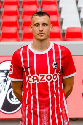 Maximilian Eggestein SC Freiburg, 08 SC Freiburg, 1 Bundesliga, Portraittermin 2022 2022, 20 07 2022 DFB DFL REGULATIONS PROHIBIT ANY USE OF PHOTOGRAPHS AS IMAGE SEQUENCES AND OR QUASI VIDEO SC Freiburg, 1 Bundesliga, Portraittermin 2022 2023, 20 07 2022 Freiburg Copyright: xEibner-Pressefoto RogerxBuerkex EP_EER