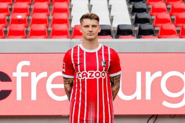 Lukas Kuebler SC Freiburg, 17 SC Freiburg, 1 Bundesliga, Portraittermin 2022 2022, 20 07 2022 DFB DFL REGULATIONS PROHIBIT ANY USE OF PHOTOGRAPHS AS IMAGE SEQUENCES AND OR QUASI VIDEO SC Freiburg, 1 Bundesliga, Portraittermin 2022 2023, 20 07 2022 Freiburg Copyright: xEibner-Pressefoto RogerxBuerkex EP_EER