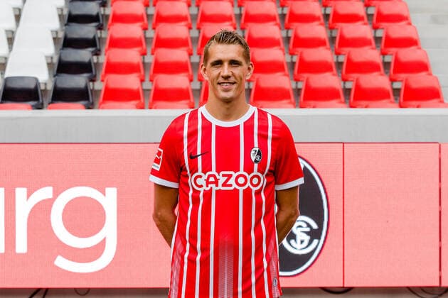 Nils Petersen SC Freiburg, 18 SC Freiburg, 1 Bundesliga, Portraittermin 2022 2022, 20 07 2022 DFB DFL REGULATIONS PROHIBIT ANY USE OF PHOTOGRAPHS AS IMAGE SEQUENCES AND OR QUASI VIDEO SC Freiburg, 1 Bundesliga, Portraittermin 2022 2023, 20 07 2022 Freiburg Copyright: xEibner-Pressefoto RogerxBuerkex EP_EER