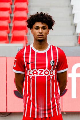 Kevin Schade SC Freiburg, 20 SC Freiburg, 1 Bundesliga, Portraittermin 2022 2022, 20 07 2022 DFB DFL REGULATIONS PROHIBIT ANY USE OF PHOTOGRAPHS AS IMAGE SEQUENCES AND OR QUASI VIDEO SC Freiburg, 1 Bundesliga, Portraittermin 2022 2023, 20 07 2022 Freiburg Copyright: xEibner-Pressefoto RogerxBuerkex EP_EER