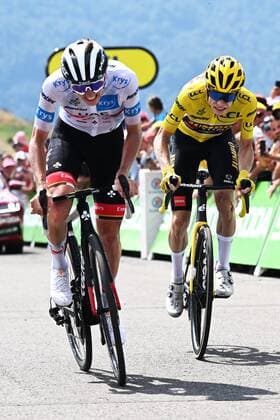 PEYRAGUDES, FRANCE - JULY 20 : Pogacar Tadej (SLO) of UAE Team Emirates and Vingegaard Jonas (DEN) of Team Jumbo-Visma sprinting to the finish line during stage 17 of the 109th edition of the 2022 Tour de France cycling race, a stage of 130 kms with start in Saint-Gaudens and finish in Peyragudes on July 20, 2022 in Peyragudes, France, 20 07 2022 ( Motordriver Kenny Verfaillie - Tour de France 2022 - Stage 17 PhotoNews Panoramic 