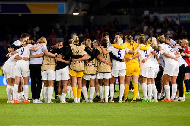 BRIGHTON, ENGLAND JULY 11 England players celebrating after winning Norway during the UEFA Women s Euro England 2022 group A match between England and Norway at Brighton Hove Community Stadium on July 11, 2022 in Brighton, United Kingdom Brighton Brighton Hove Community Stadiu England United Kingdom  Copyright: xJustPictures.ch MarcioxMachadox