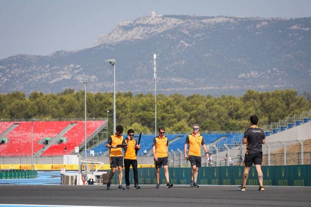 trackwalk NORRIS Lando (gbr), McLaren F1 Team MCL36, portrait during the Formula 1 Lenovo Grand Prix de France, French Grand Prix 2022, 12th round of the 2022 FIA Formula One World Championship, WM, Weltmeisterschaft from July 22 to 24, 2022 on the Circuit Paul Ricard, in Le Castellet, France - F1 - FRENCH GRAND PRIX 2022 DPPI Panoramic  00122028_AV6_8692