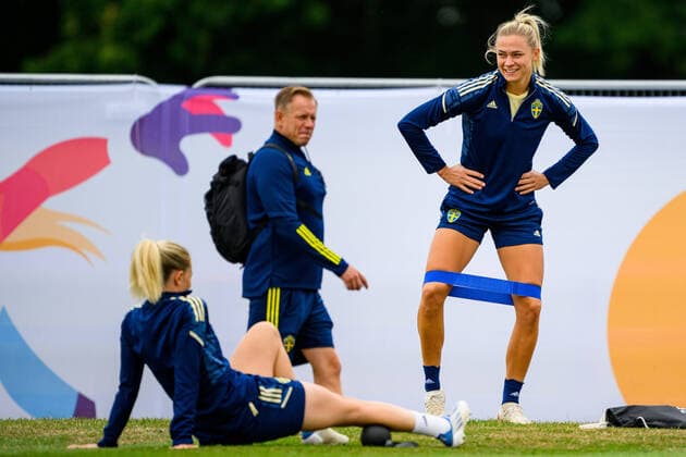 220721 Fridolina Rolfö of the Swedish women s national football team ahead of training session during the UEFA Women s Euro 2022 Championship on July 21, 2022 in Chester Photo Ludvig Thunman BILDBYRAN code LT LT0384 football football soccer football football europ european championship em uefa womens euro training practice training sweden sweden dam bbeng,  Copyright: LUDVIGxTHUNMAN BB220721LT032