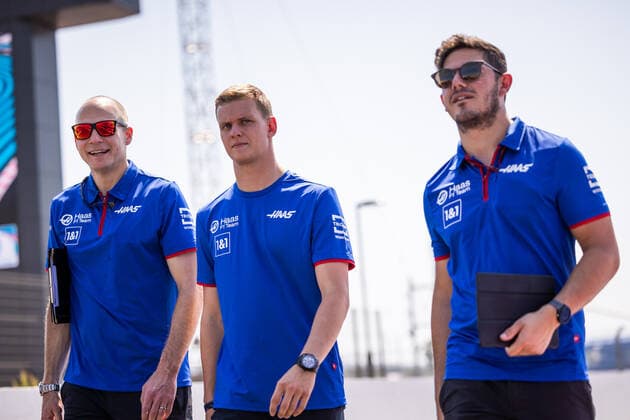 SCHUMACHER Mick (ger), Haas F1 Team VF-22 Ferrari, portrait trackwalk during the Formula 1 Lenovo Grand Prix de France, French Grand Prix 2022, 12th round of the 2022 FIA Formula One World Championship, WM, Weltmeisterschaft from July 22 to 24, 2022 on the Circuit Paul Ricard, in Le Castellet, France - F1 - FRENCH GRAND PRIX 2022 DPPI Panoramic  00122028_GH_1425