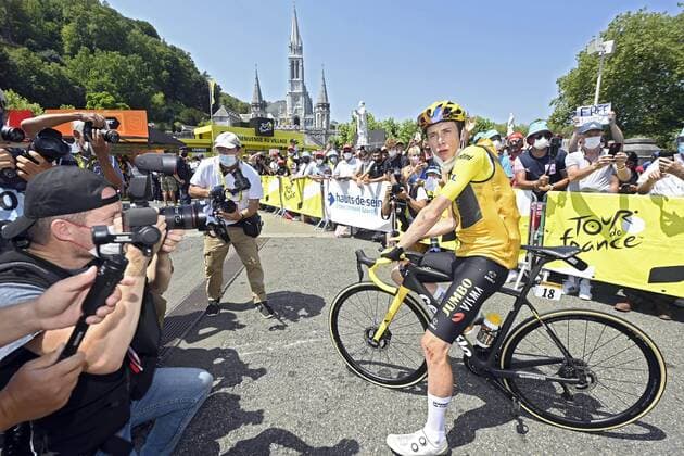 HAUTACAM, FRANCE - JULY 21 : Vingegaard Jonas (DEN) of Team Jumbo-Visma during stage 18 of the 109th edition of the 2022 Tour de France cycling race, a stage of 143 kms with start in Lourdes and finish in Hautacam on July 21, 2022 in Hautacam, France, 21 07 2022 ( Motordriver Kenny Verfaillie - Tour de France 2022 - Stage 18 PhotoNews Panoramic 