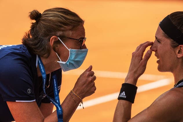 Hamburg European Open 2022 21 07 2022, Tennisanlage am Rothenbaum, Hamburg Andrea PETKOVIC GER injured already in the first set and retired accordingly in the second Â