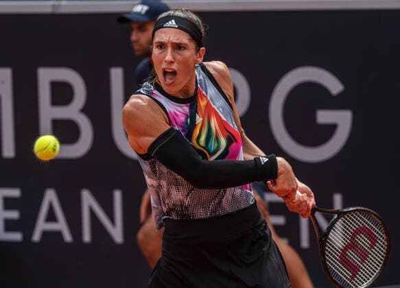 Hamburg European Open 2022 21 07 2022, Tennisanlage am Rothenbaum, Hamburg Andrea PETKOVIC GER injured already in the first set and retired accordingly in the second Â